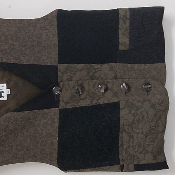 Max and Mabel Vest, Sz Medium - Picture 3 of 6